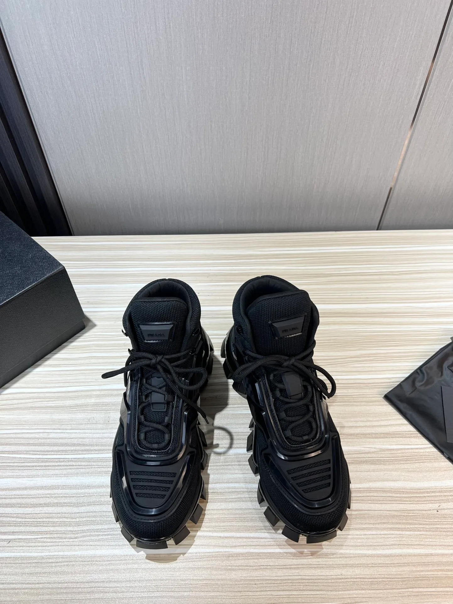 Men's shoes 💰660💰 [PRADA] Couple's popular item at the counter 💑Official website synchronized ⬆️Original fly-woven film fabric + cowhide lining, 1⃣️:1⃣️reproduction, original sole, 35-45 (45.46 custom-made, non-refundable)